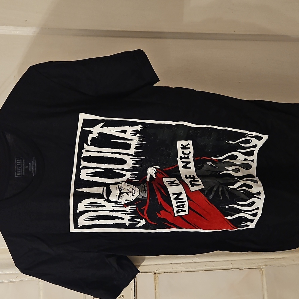 Universal Studios Small Dracula Pain In The Neck Shirt New